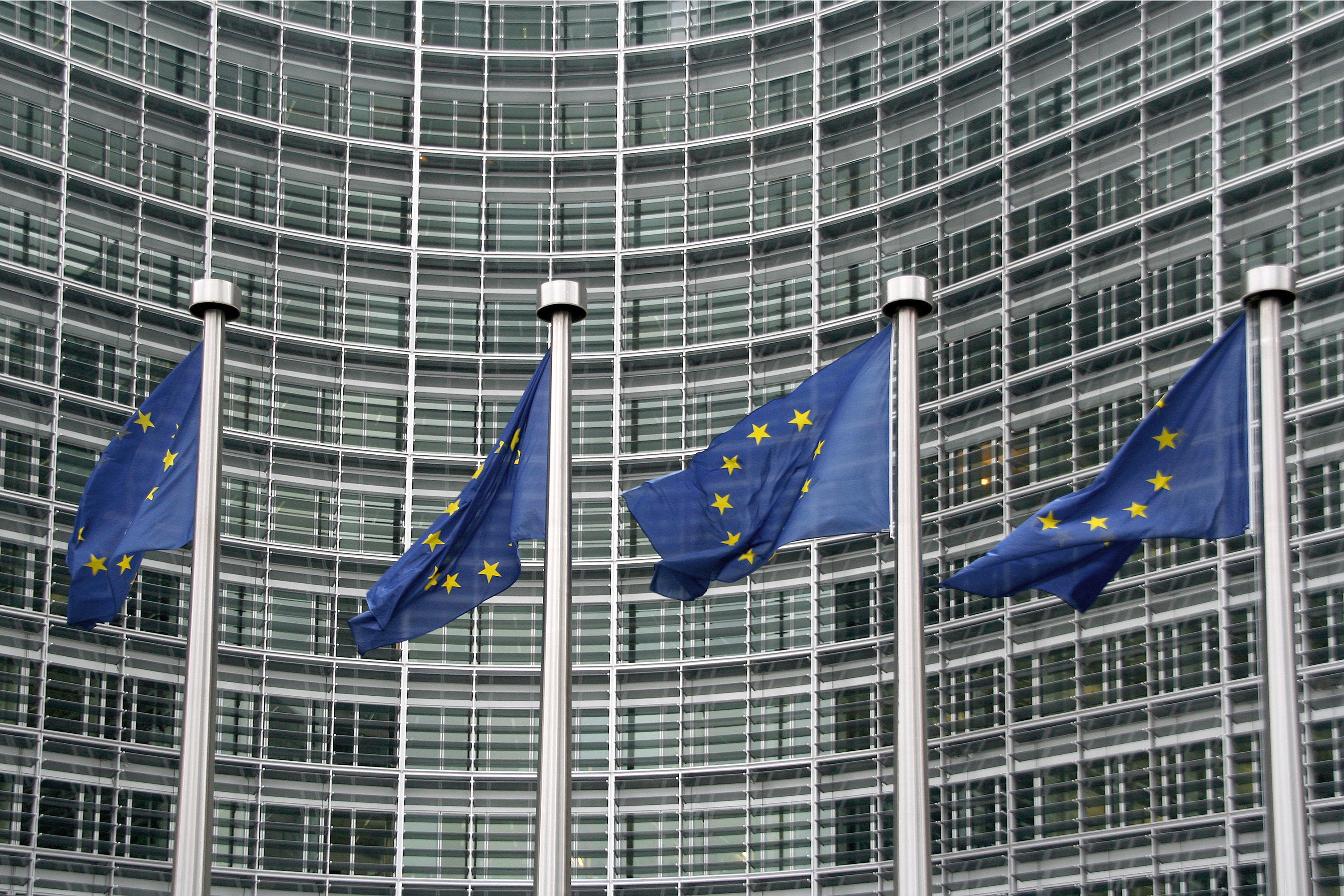 Flaggen der Europäischen Union vor dem Berlaymont-Gebäude in Brüssel