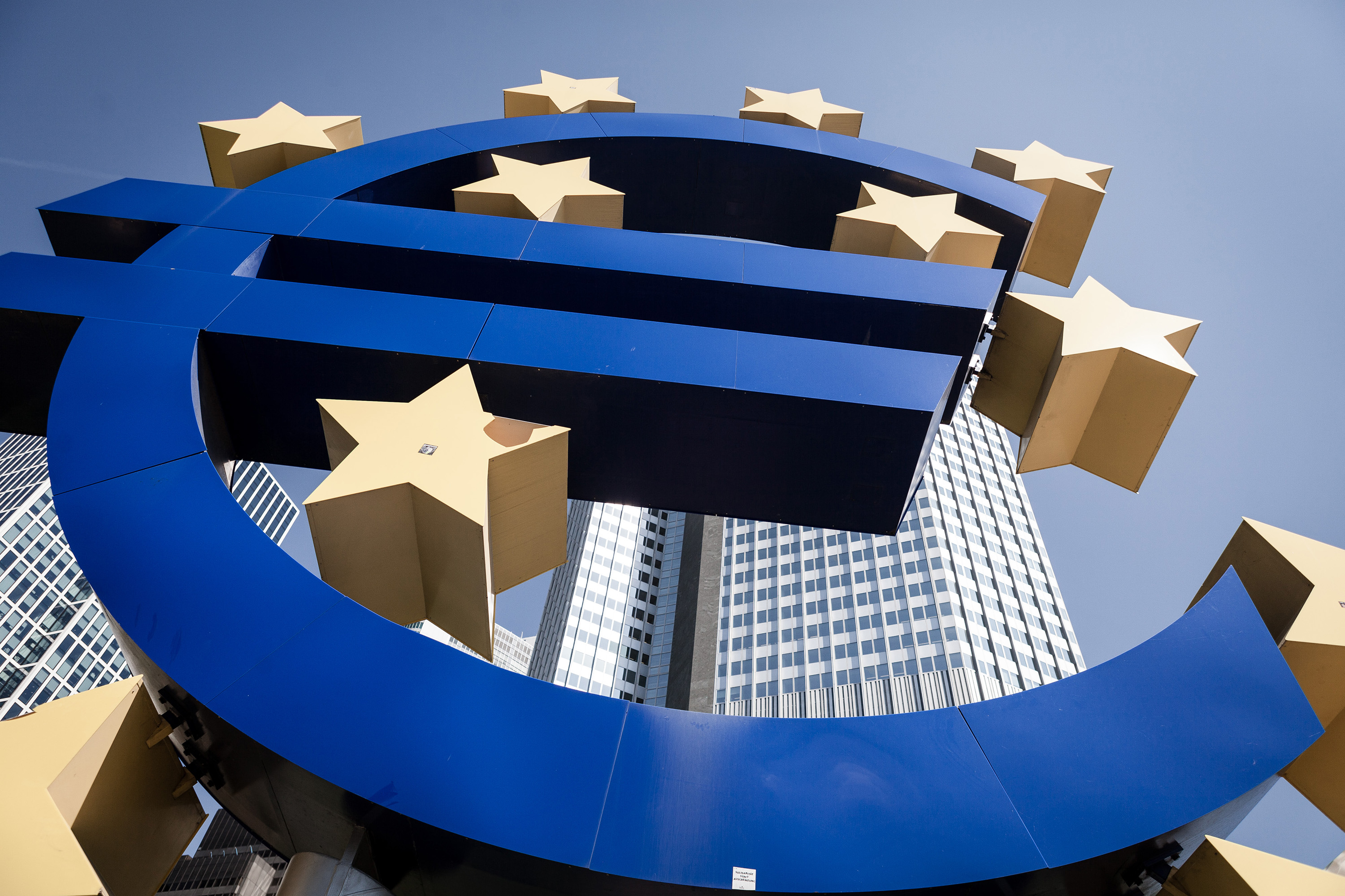 Euro-Zeichen Skulptur