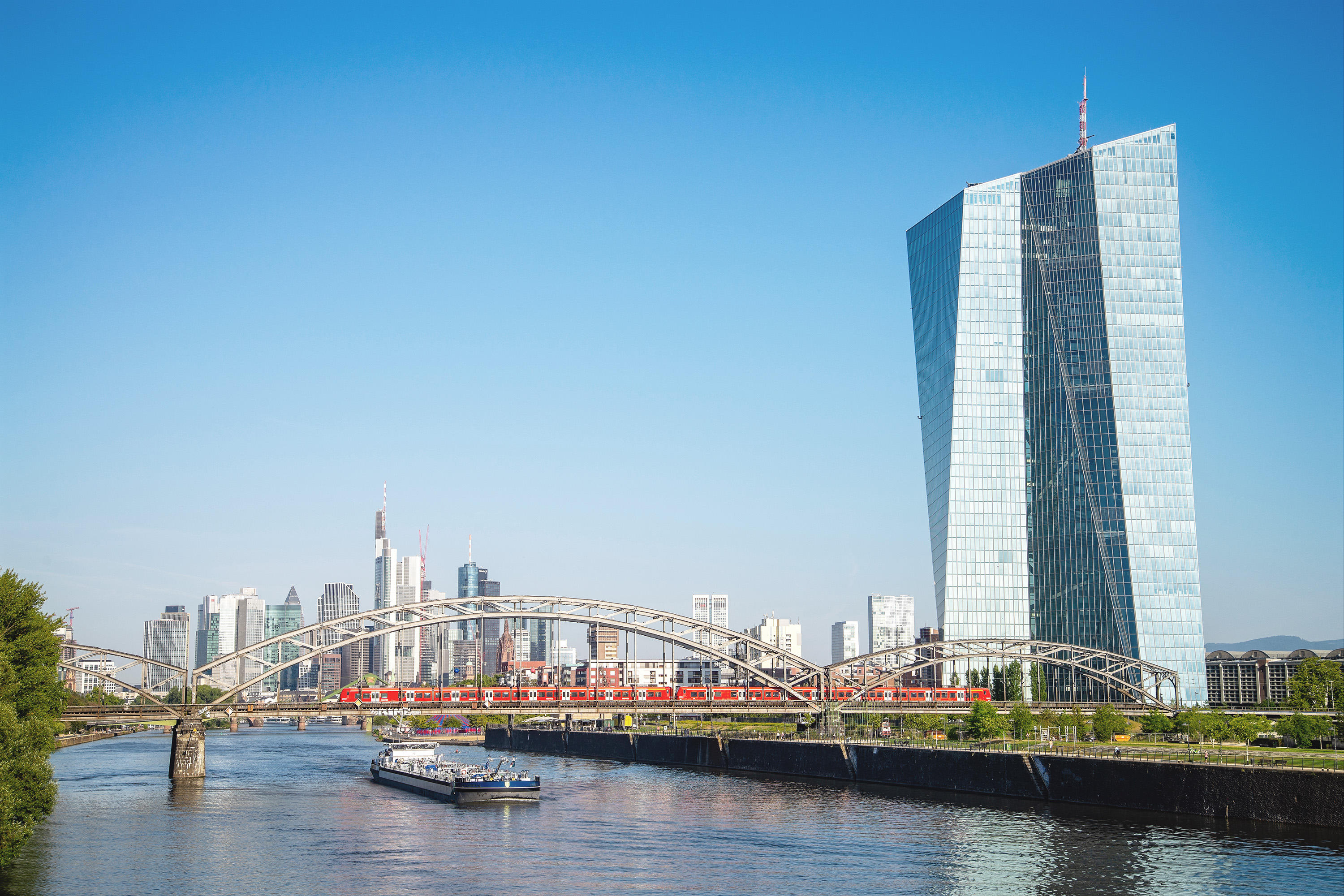 Frankfurt mit EZB und Skyline
